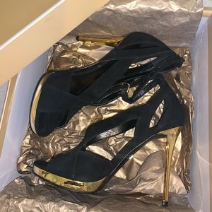 MICHAEL Michael Kore Becky Ankle Strap